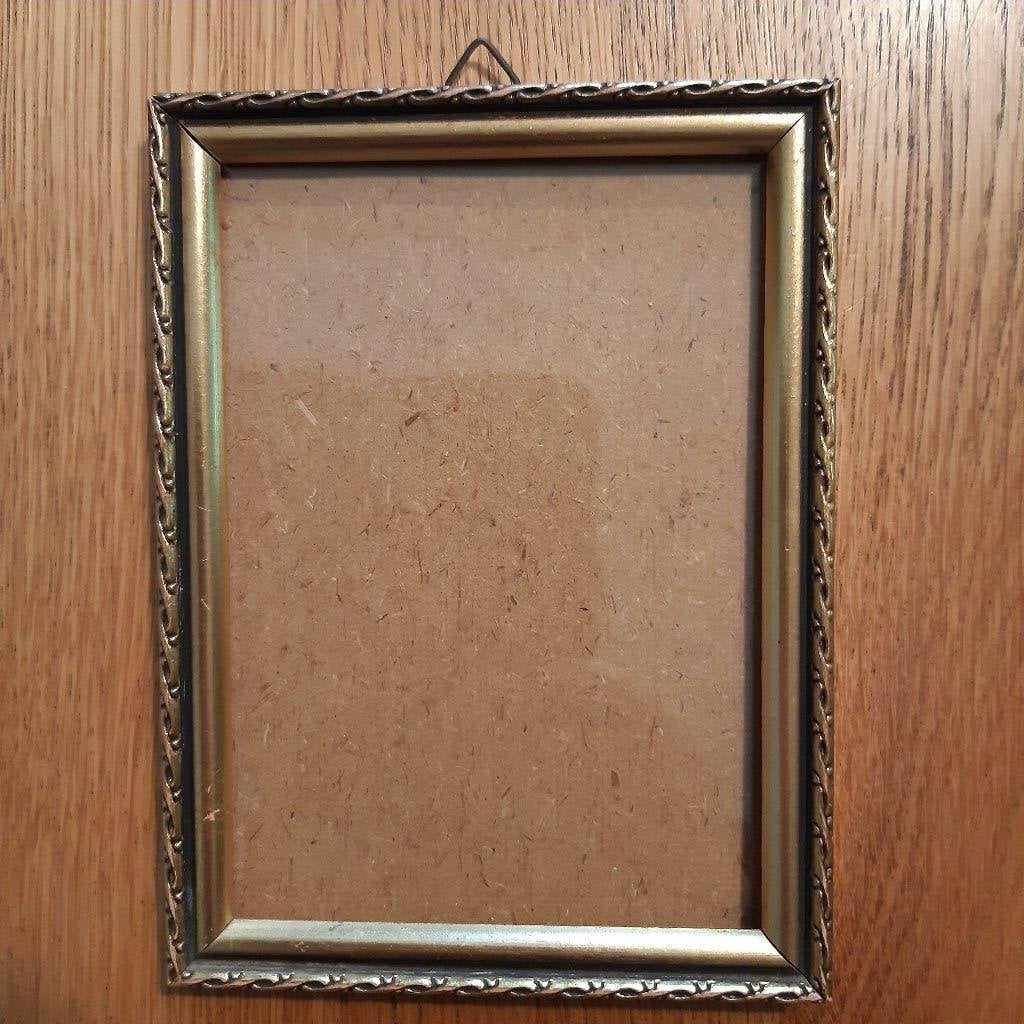 Vintage goudkleurige houten fotolijst 15,5x11,5 cm, Audio, Tv en Foto, Fotografie | Fotolijsten, Gebruikt, Hout, Standaard fotolijst