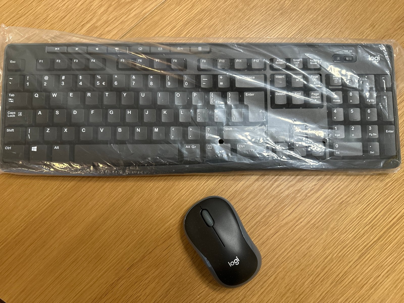 Logitech MK270 Draadloos Toetsenbord en Muis Set Qwerty, Draadloze ontvanger, Nieuw, Ophalen of Verzenden, Draadloos