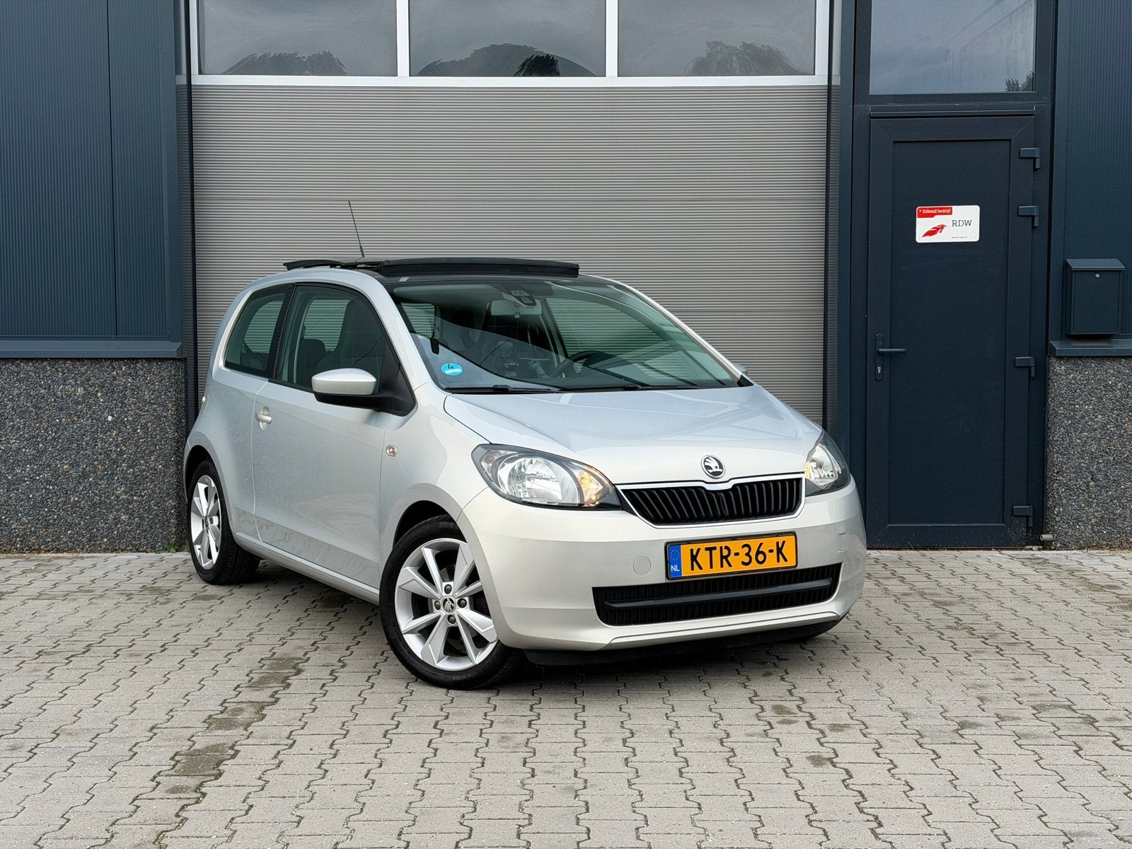 Skoda Citigo 1.0 Panorama Dak|Airco|Stoel Verwarm|Navigatie, Euro 5, Stof, 4 cilinders, Bedrijf