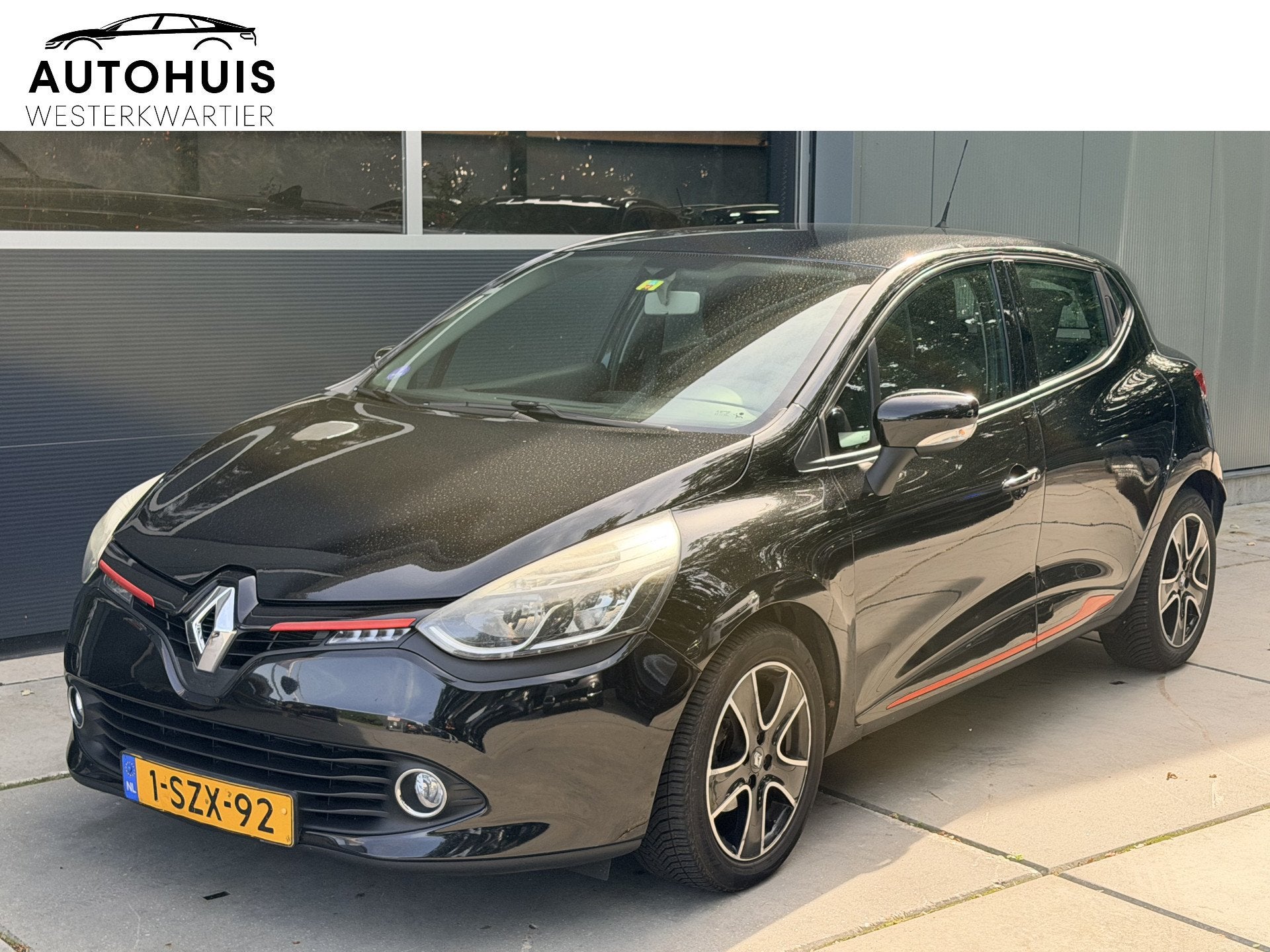Renault Clio 0.9 TCe 90pk H5 Expression Navigatie Lichtmetal, Voorwielaandrijving, 40 €/maand, 540 kg, Zwart