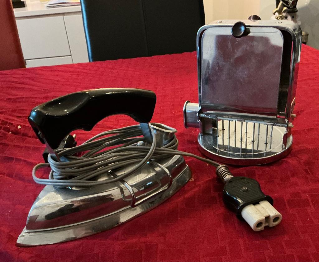 Vintage strijkijzer en tosti-ijzer, Verzamelen, Retro, Ophalen of Verzenden, Overige typen