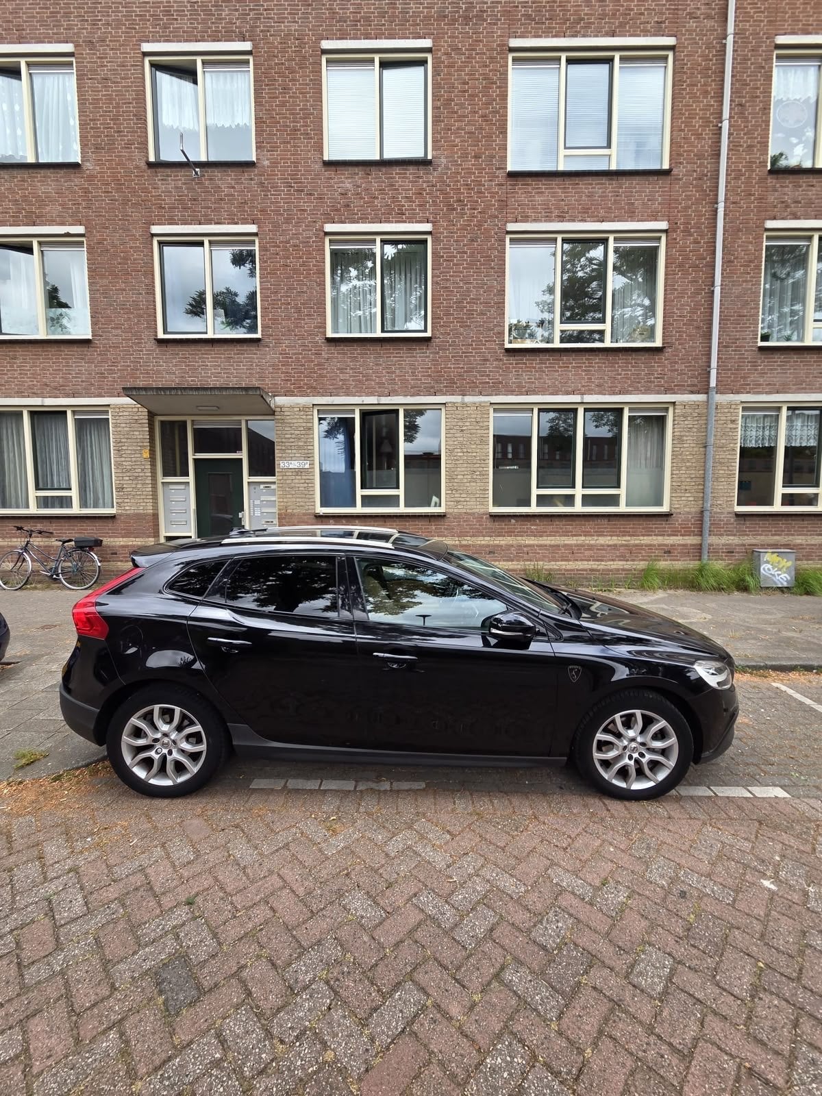 Volvo V40 1.5 T3 152PK Geartronic 2019 PANO|2DE EIGENAAR|NAP, Auto's, Volvo, 1498 cc, 4 cilinders, 700 kg, Zwart