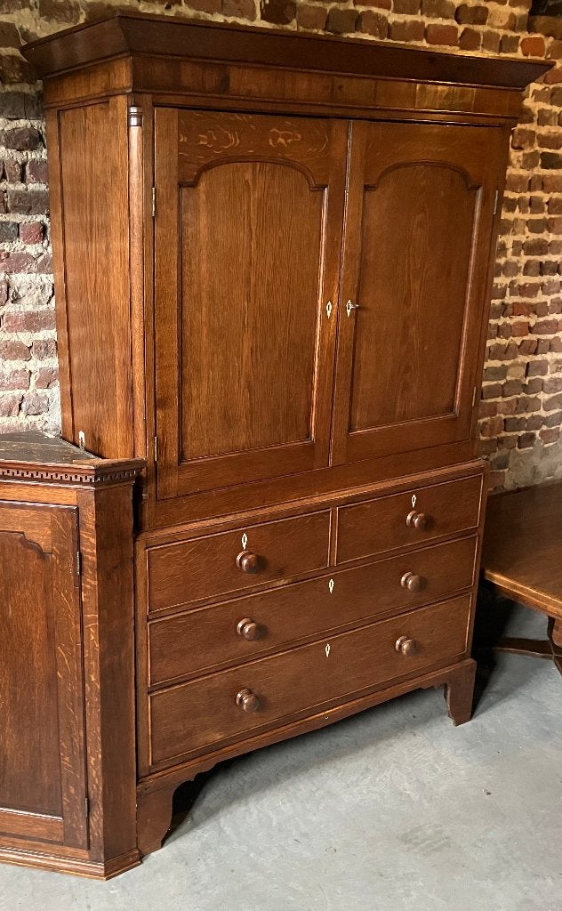 Engels eiken kabinet / linnenkast, 19e eeuw, Antiek en Kunst, Ophalen
