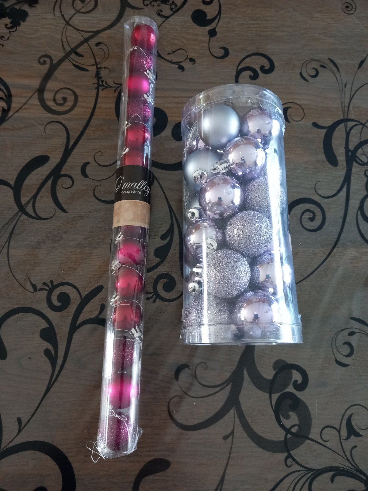 gratis nieuwe kerstballen lila en  rood, Ophalen of Verzenden, Nieuw
