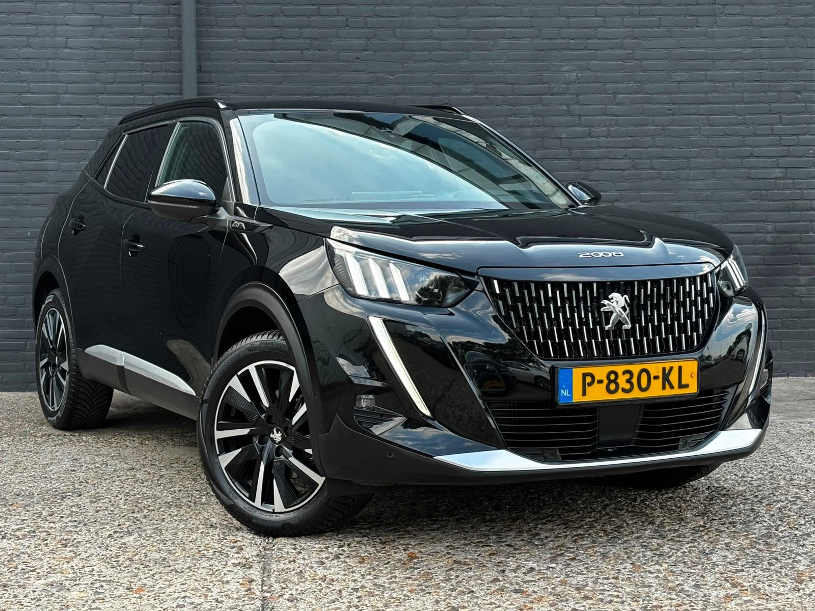 Peugeot 2008 1.2 PureTech GT Pack KEYLESS|LEDER|CAMERA|TREKH, Auto's, Gebruikt, 1199 cc, Zwart, 3 cilinders