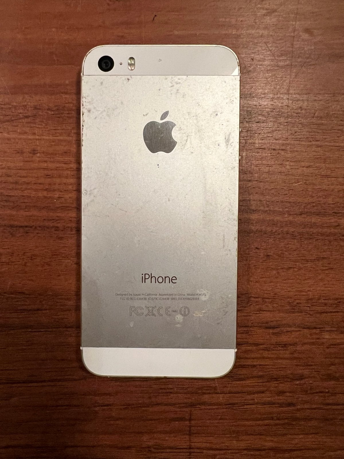 iPhone 5s met oplaadsnoertje - Hoenderloo/Amstelveen, Telecommunicatie, Mobiele telefoons | Apple iPhone, Gebruikt, 16 GB, Ophalen of Verzenden