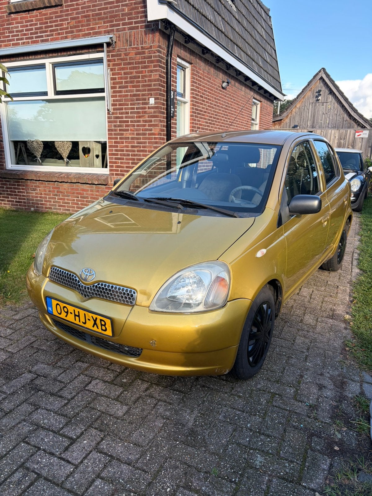 Toyota Yaris 1.3 16V 5DR 2001 Apk 20-10-2027, Auto's, Voorwielaandrijving, 1299 cc, 31 €/maand, 4 cilinders