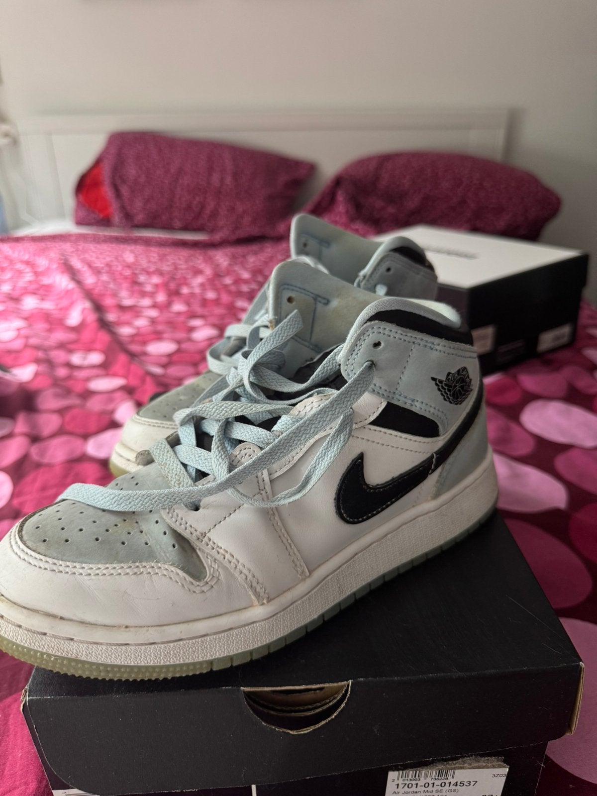 jordans mid, Ophalen of Verzenden, Zo goed als nieuw, Schoenen