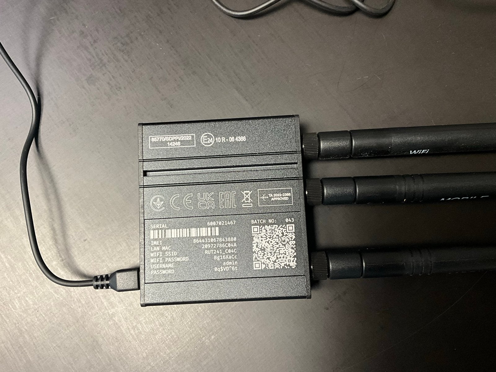 Teltonika RUT241 4G LTE Router met WiFi en adapter, Ophalen of Verzenden, Zo goed als nieuw, Router
