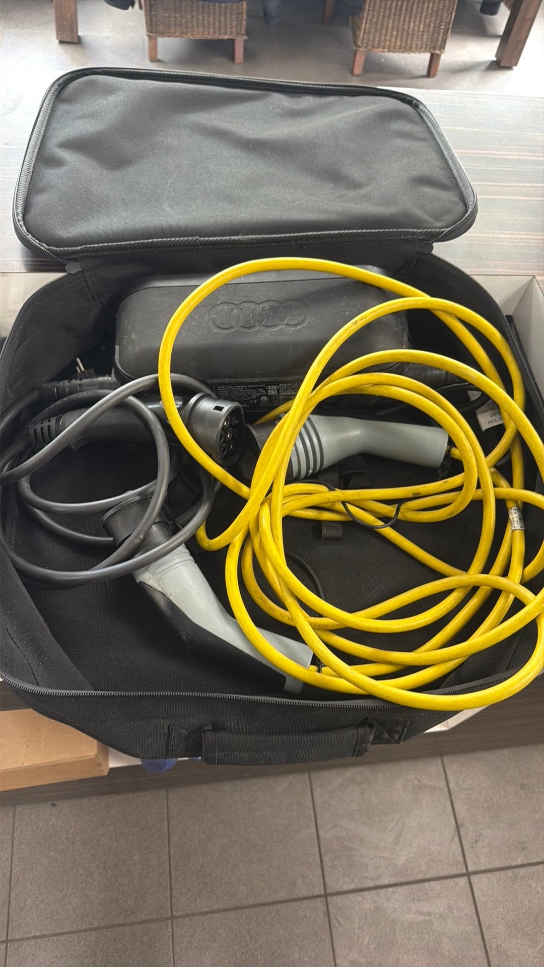Audi a3 e-tron oplaad kabel, Ophalen of Verzenden, Audi