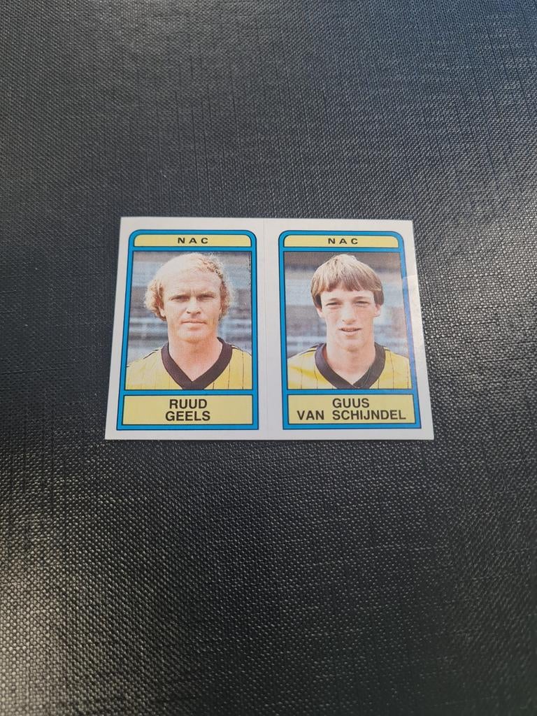 Panini Voetbal 84 NAC Ruud Geels en Guus van Schijndel, Verzamelen, Sportartikelen en Voetbal, Ophalen of Verzenden