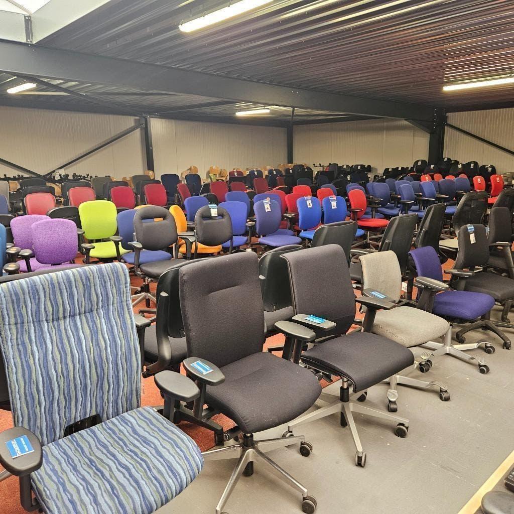 Diverse nette professionele bureaustoel, kantoorstoel