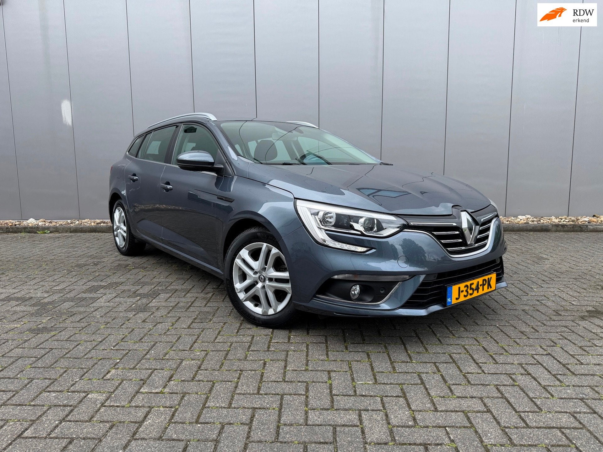 Renault Mégane Estate 1.2 TCe Zen|DEALEROH|CLIMA|CRUISE, Voorwielaandrijving, Gebruikt, 4 cilinders, Parkeersensor