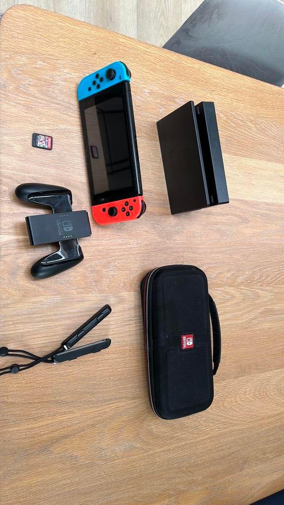 Nintendo switch+reis tas+ mario kart 8 deluxe, Ophalen of Verzenden, Zo goed als nieuw, Met 1 controller, Switch Original