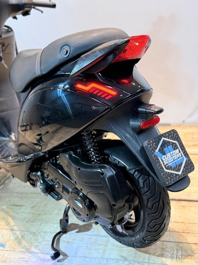 Piaggio zip iget E4 2020 45km brom scooter black on black, Fietsen en Brommers, Zip, Ophalen of Verzenden, Zo goed als nieuw, Info@vlcustomscooters.nl