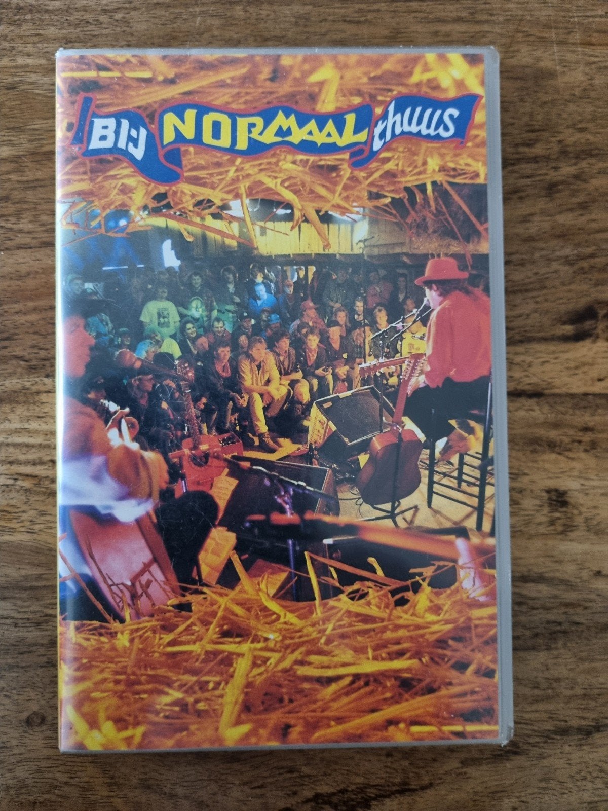 Normaal - Bij Normaal Thuus VHS, Alle leeftijden, Ophalen of Verzenden, Gebruikt, Nederlandstalig