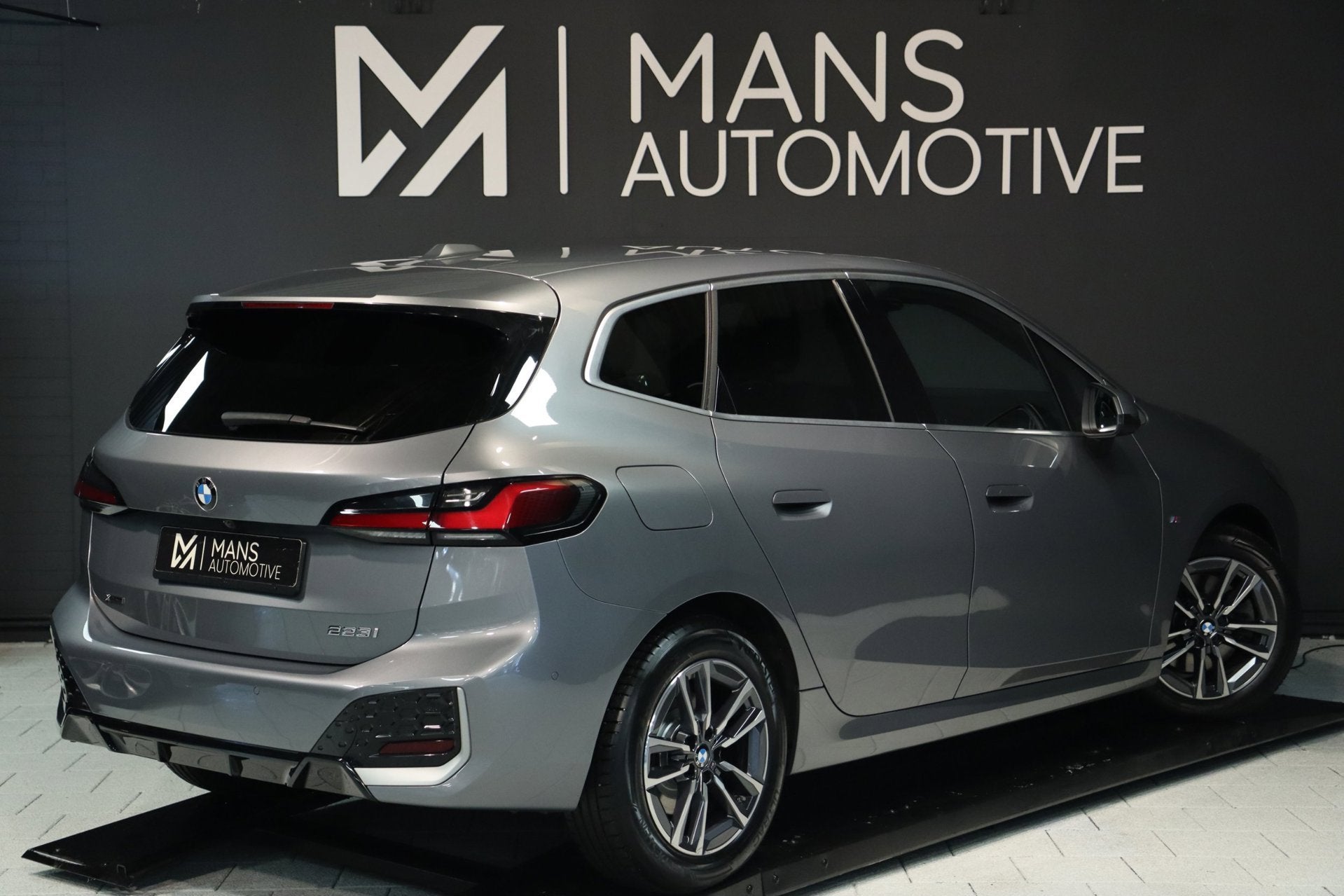 BMW 2-serie Active Tourer 223i xDrive M Sport / HK / MEMORY, Auto's, Automaat, Gebruikt, Zwart, 4 cilinders
