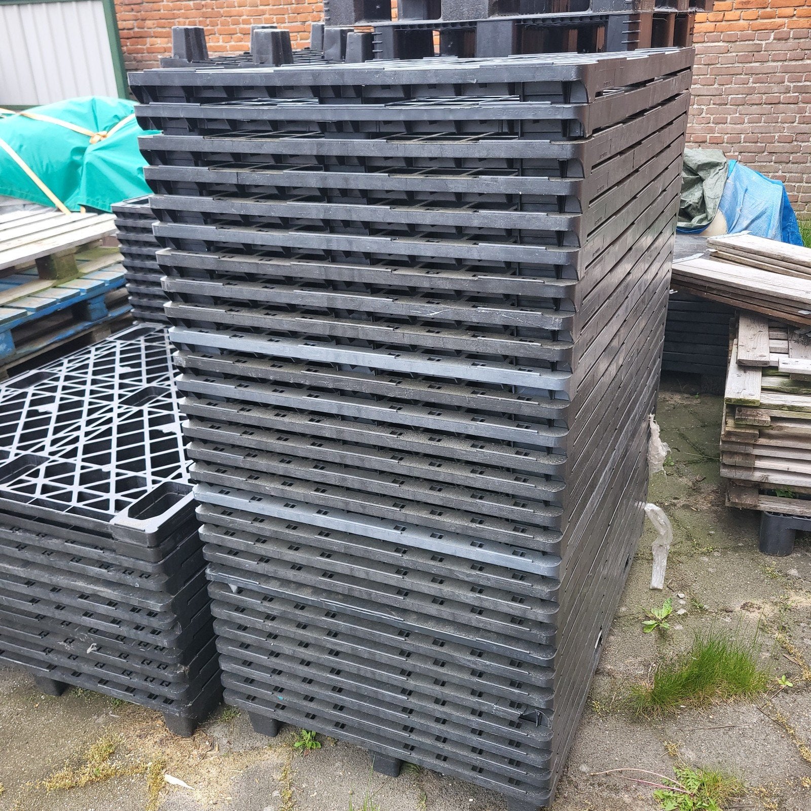 Stapelbare kunststof pallets, Doe-het-zelf en Verbouw, Platen en Panelen, Ophalen, Gebruikt, Overige materialen, Minder dan 20 mm
