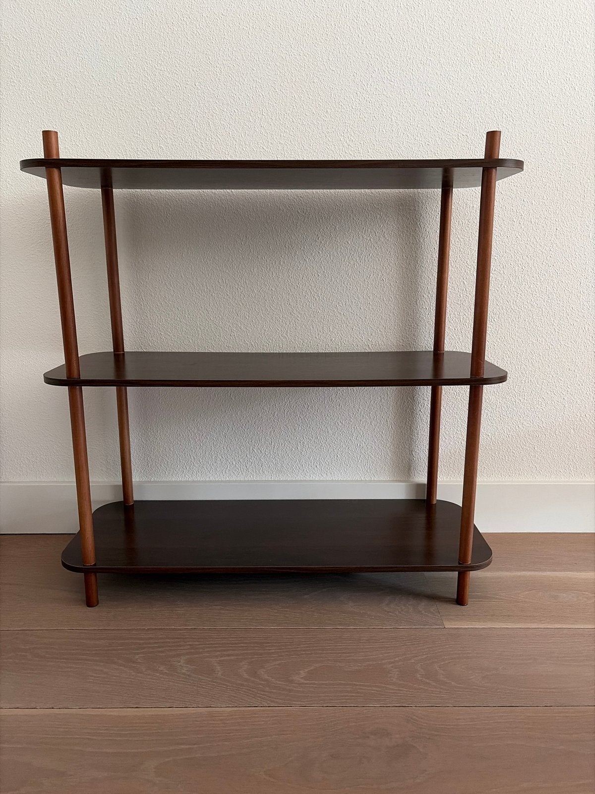 walnootkleurig houten rekje/kastje, Ophalen, Zo goed als nieuw
