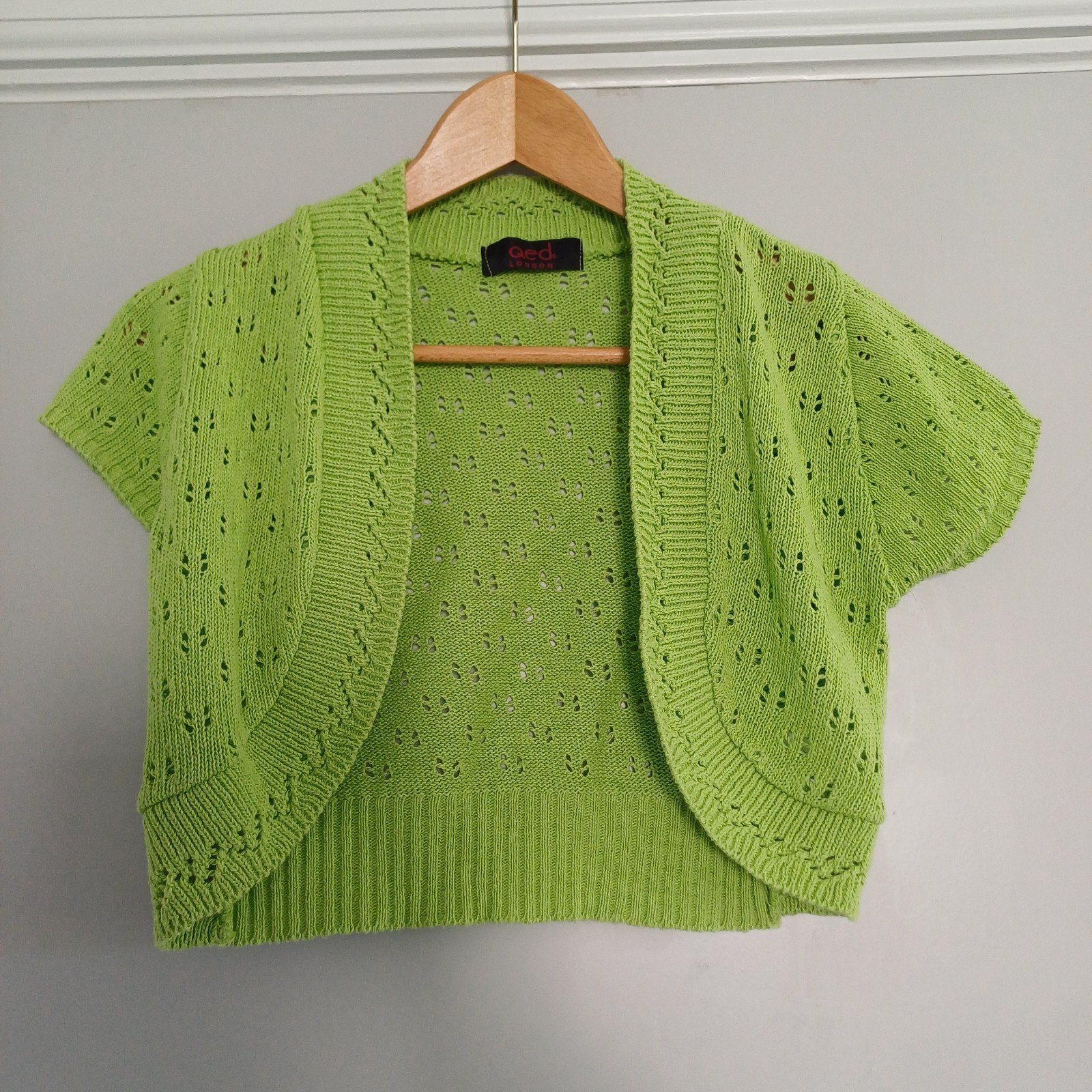 Dames/meiden bolero. Kleur mosgroen, merk Qed London. MaatM, Ophalen of Verzenden