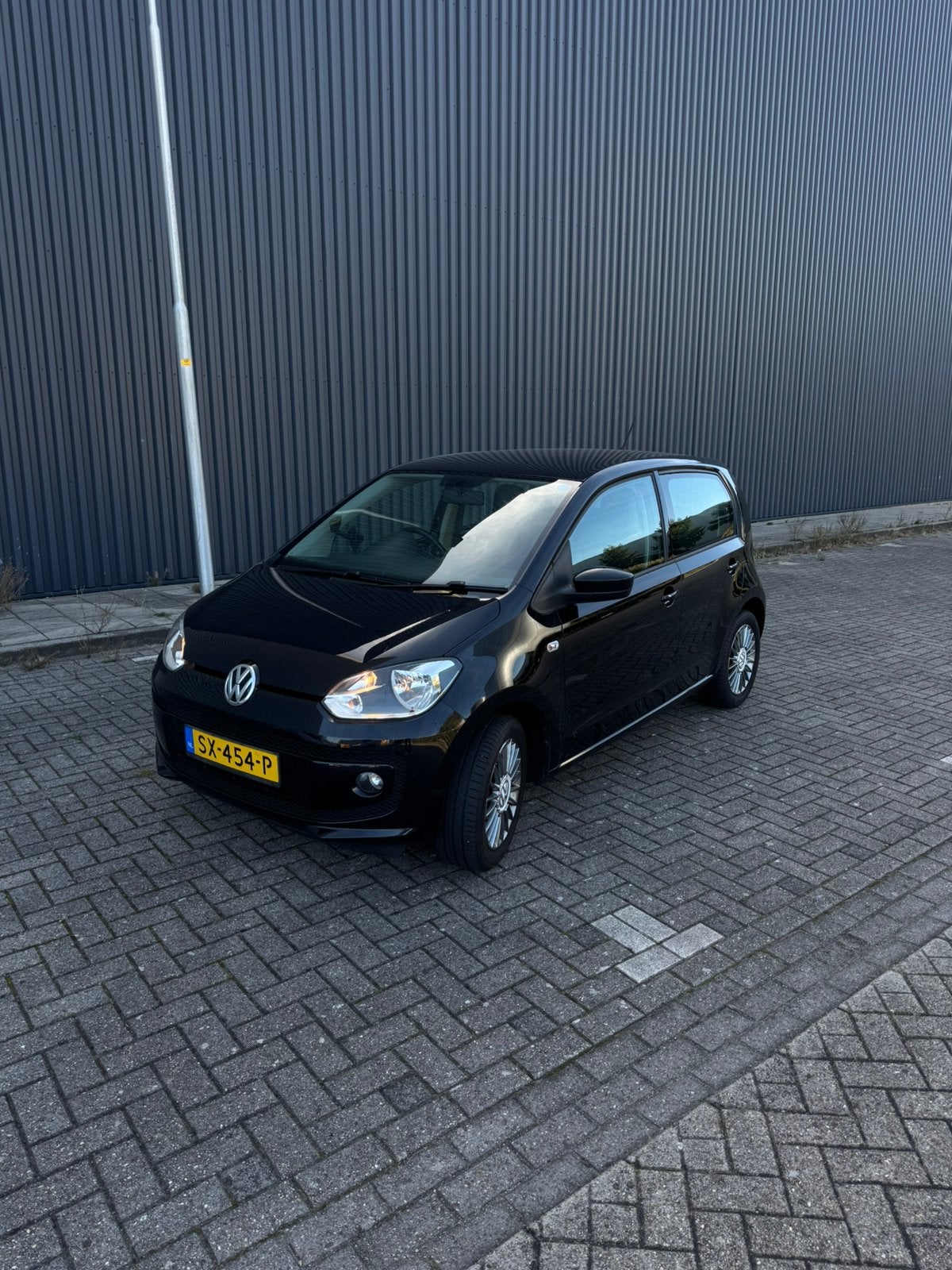 Volkswagen up! 1.0 55KW/75PK 5-DRS 2016 Zwart, Voorwielaandrijving, 74 pk, Up!, 4 stoelen