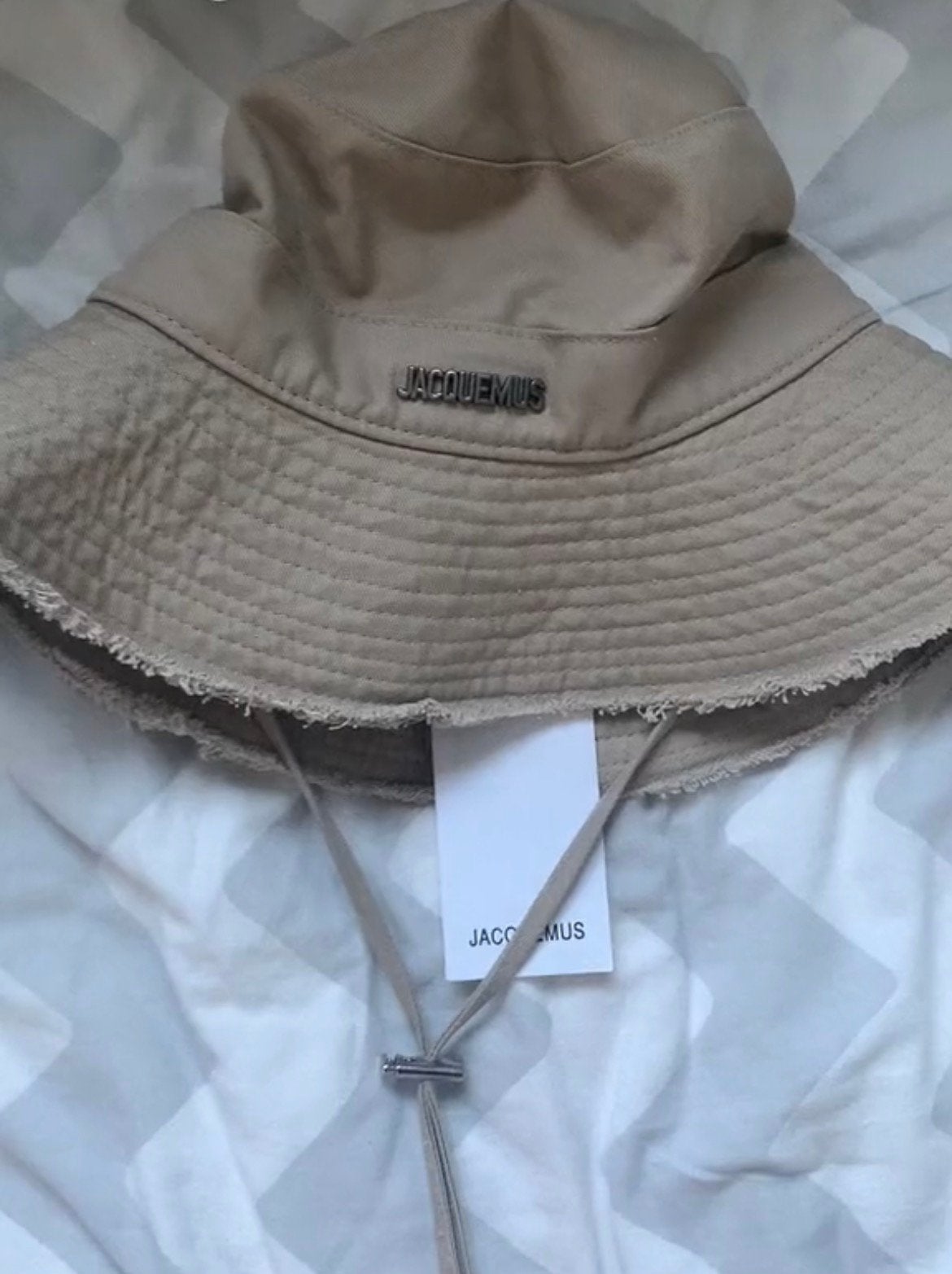 Jacquemus hoedje, Ophalen of Verzenden, Zo goed als nieuw, One size fits all