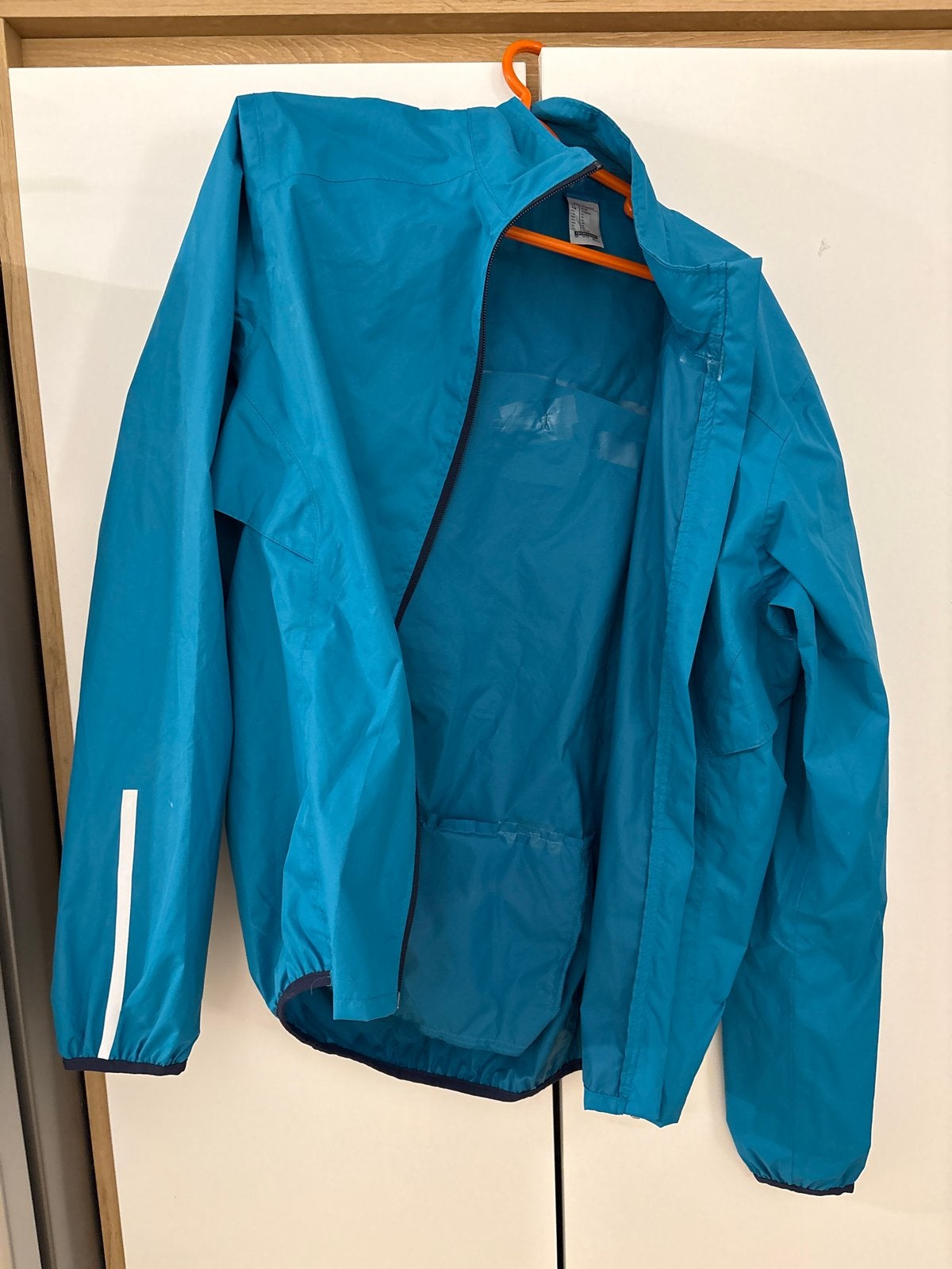 Decathlon hardloopjack maat M - Zo goed als nieuw, Ophalen, Zo goed als nieuw, Maat 48/50 (M), Blauw