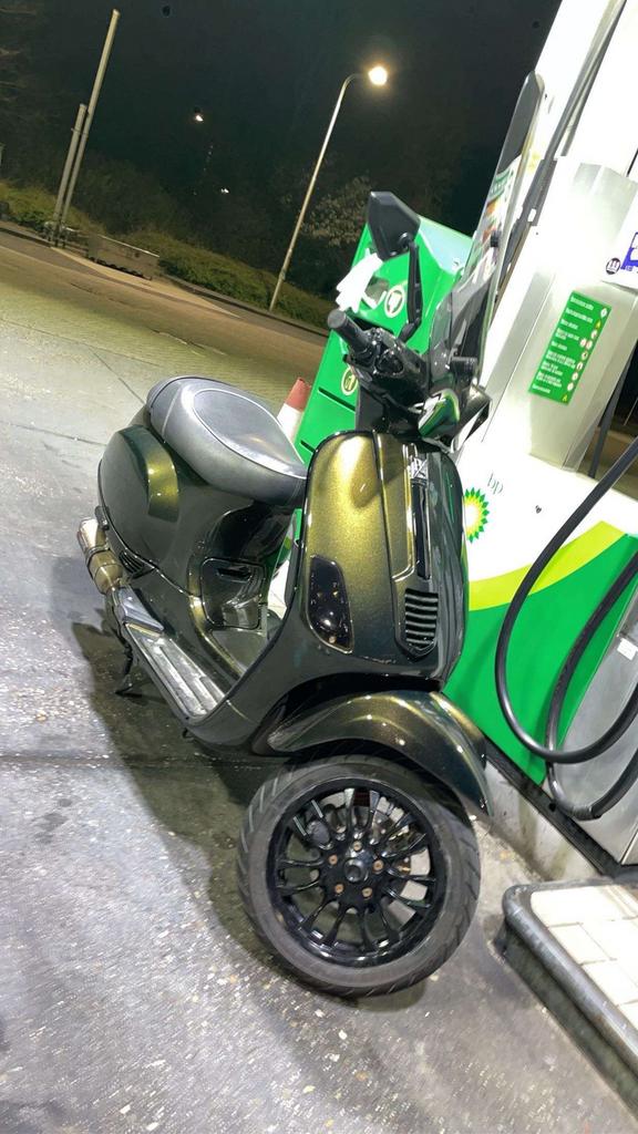 Vespa s50 (80cc), Fietsen en Brommers, Scooters | Vespa, Ophalen, Zo goed als nieuw, Benzine