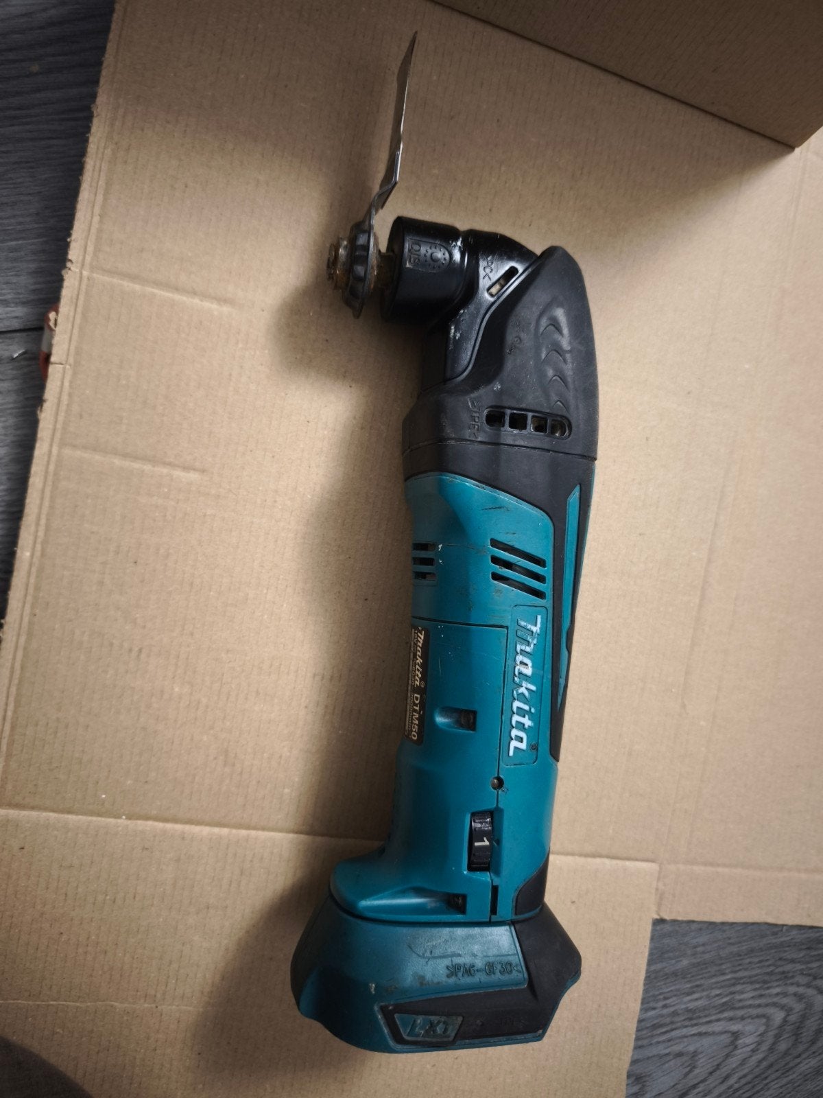 Makita DTM50 Multitool - Gebruikt maar functioneel, Ophalen of Verzenden, Gebruikt, Multitool, Makita