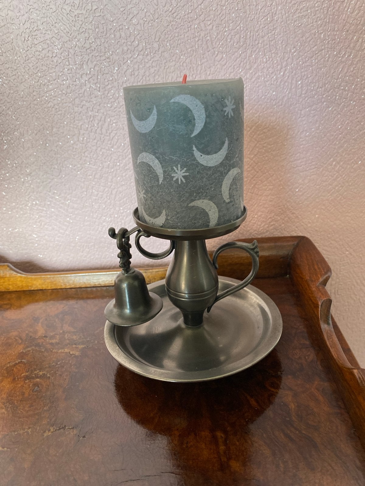 Antieke kandelaar met kaarsendover en kaars, 11 cm hoog, Ophalen, Overige materialen