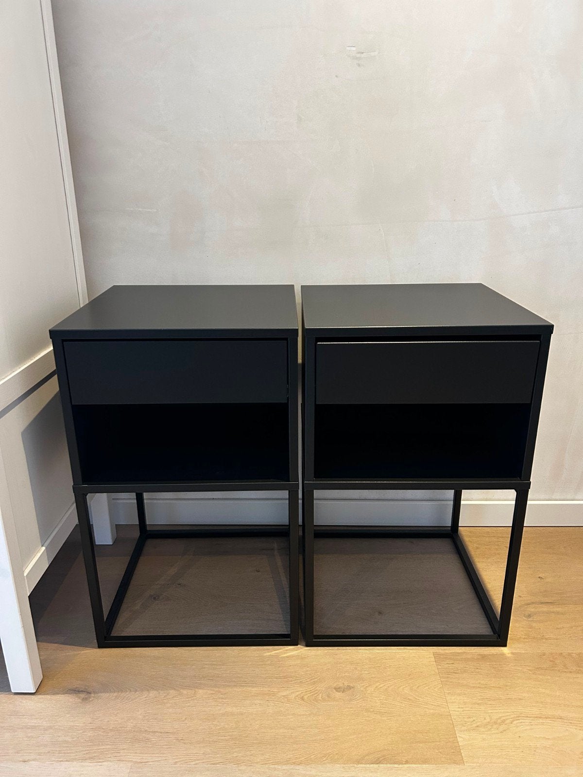 Twee Ikea nachtkastjes - 40x38.5x65 cm, Ophalen, Minder dan 45 cm, 55 tot 70 cm, Zo goed als nieuw
