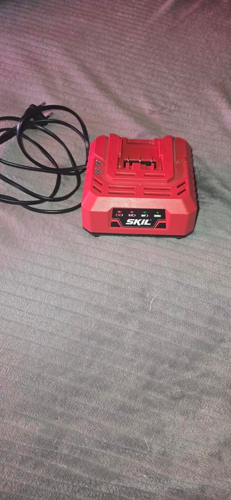 SKIL Acculader 20V 2.4A - CR1E312201, Ophalen of Verzenden, Gebruikt