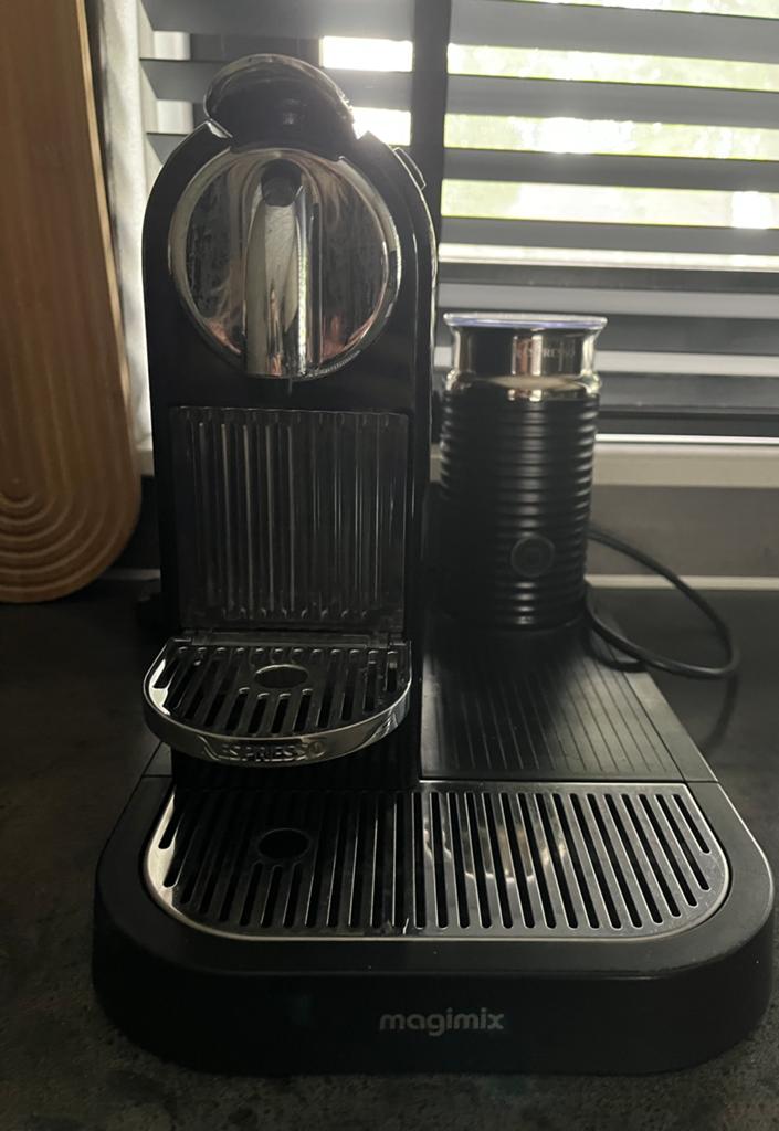 Nespresso magimix met melkopschuimer (lekt water), Ophalen, Espresso apparaat