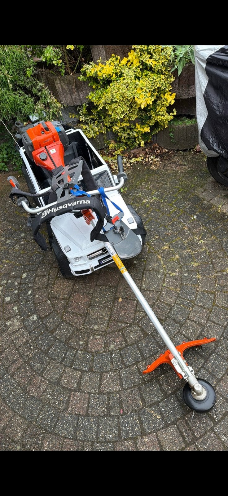 Zo goed als nieuwe professionele Husqvarna bosmaaier, Ophalen, Zo goed als nieuw, 30 tot 50 cm, Benzine