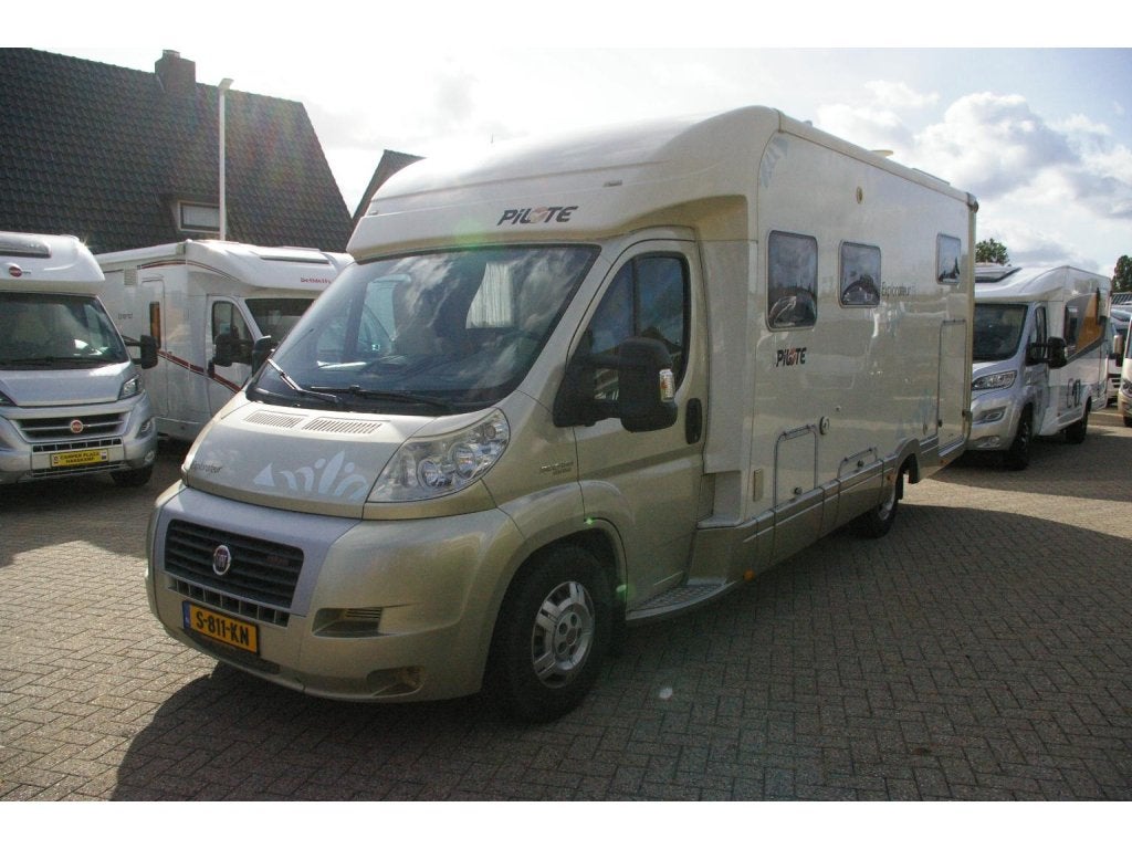 Pilote Explorateur 732 P XXL Garage, Dwarsbed, alde., Ringverwarming, Fiat, Pilote, Bedrijf