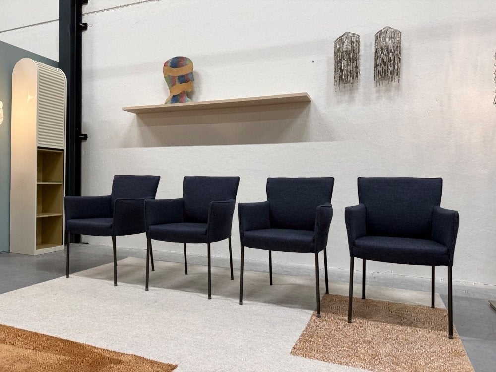 4 als nieuw Design on Stock Amra eetkamerstoel Blauw stof, Huis en Inrichting, Blauw, Gompenstraat 15, Design on Stock, Ophalen of Verzenden