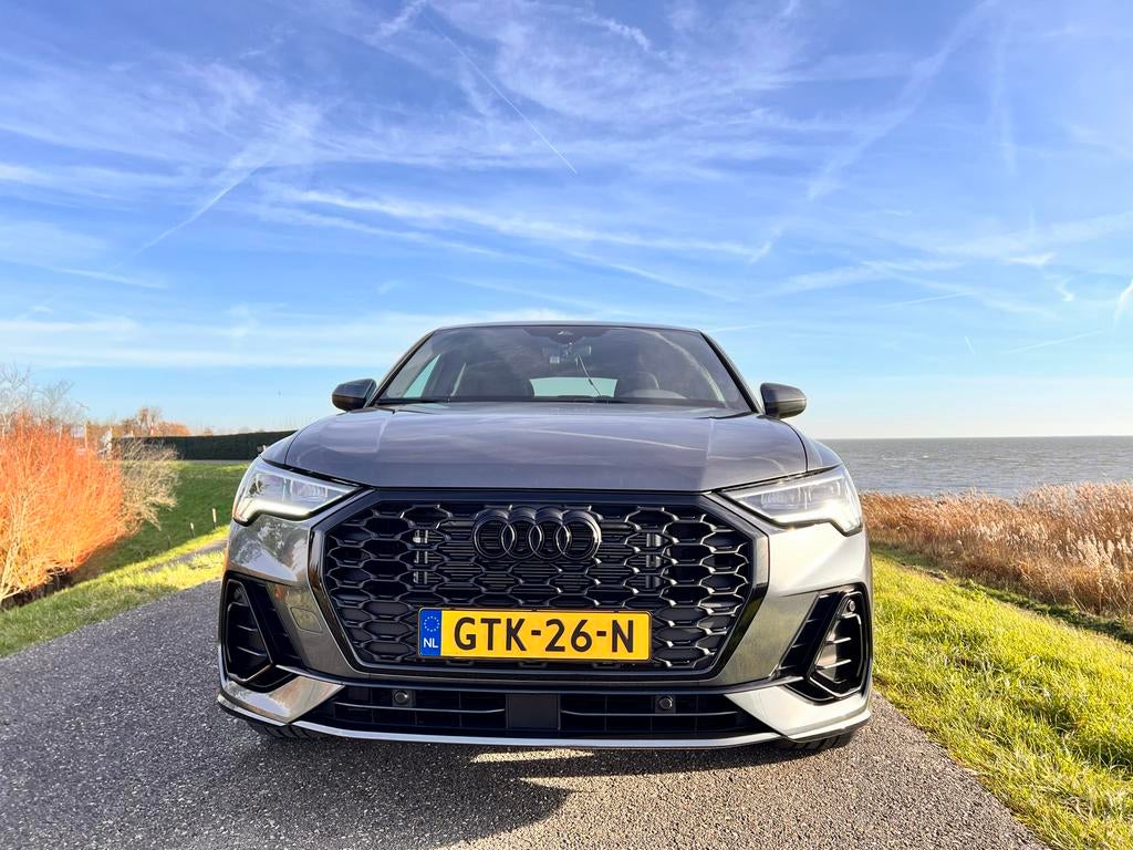 Audi Q3 Sportback 35 TFSI  S edition 150pk 9-10-2024 Grijs, 4 cilinders, Leder, 750 kg, 5 stoelen