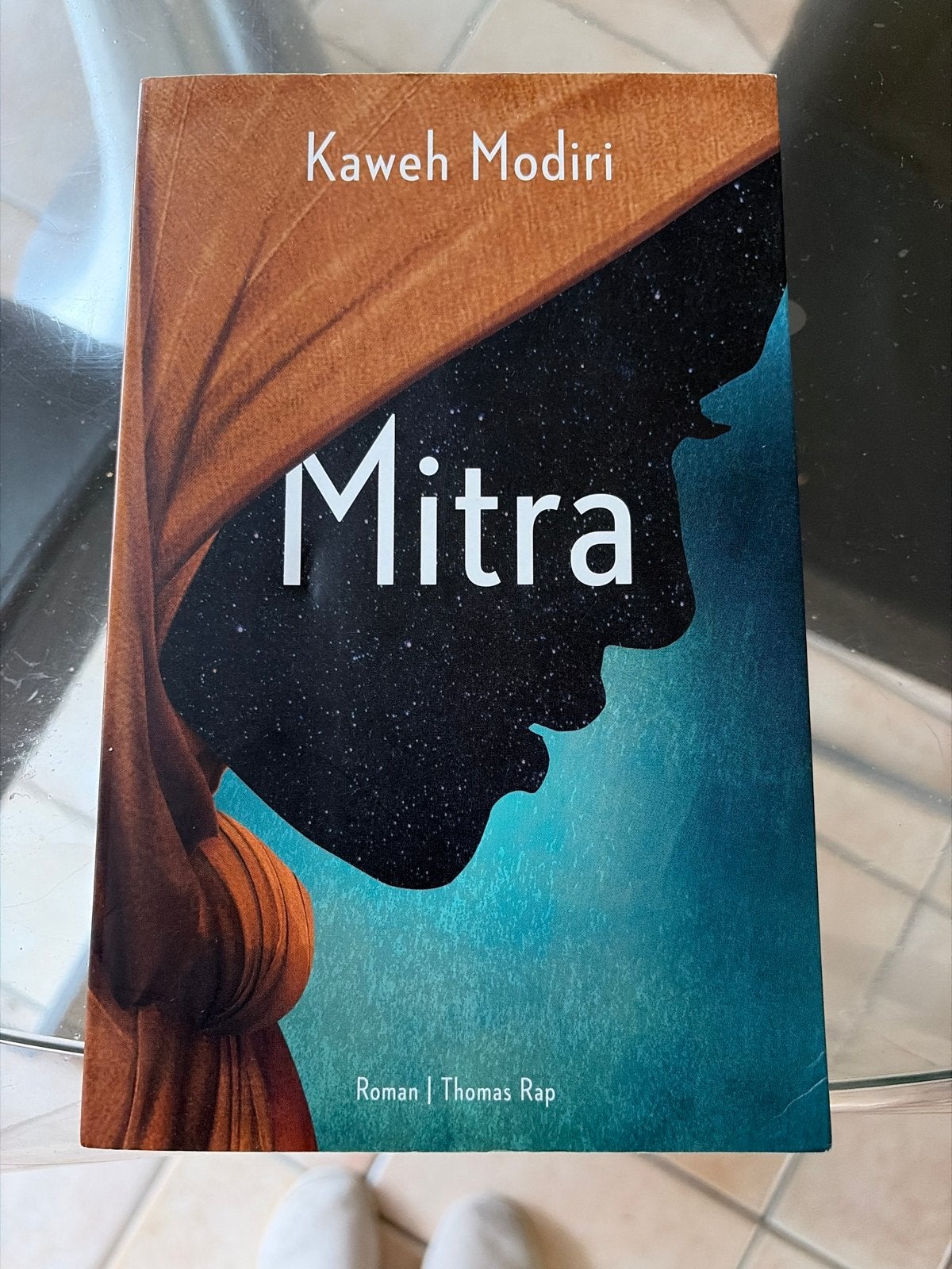 Mitra - Roman van Kaweh Modiri, Ophalen of Verzenden, Zo goed als nieuw, Europa overig