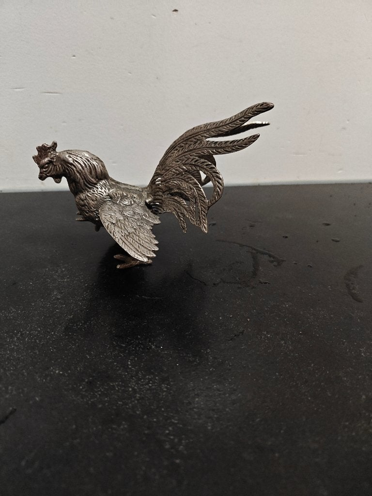 2 metalen kemphanen en een pauw gegoten metaal, Ophalen of Verzenden