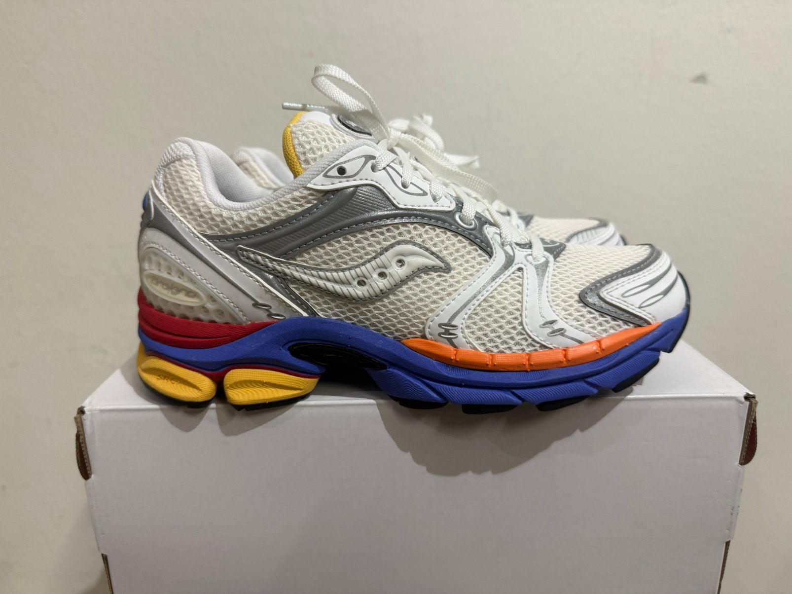 Te koop nieuwe Saucony Progrid Triumph 4 maat 37.5, Postlaan 3, Nieuw, Ophalen of Verzenden, Sneakers of Gympen