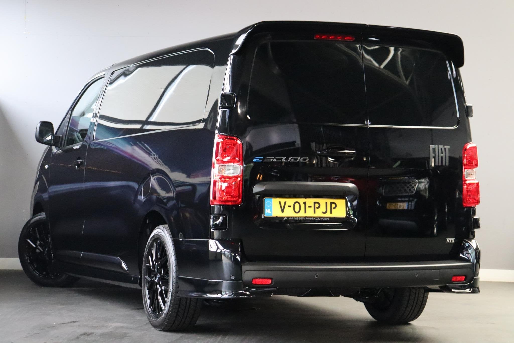 Fiat e-Scudo L3 75 kWh STX / Snel Leverbaar / 7 Jaar Garanti, Auto's, 2027 kg, Zwart, Origineel Nederlands, 348 km