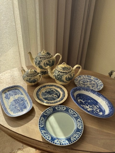 Antieke borden, thee/ koffiekan, suikerpot Sphinx, regout, Ophalen