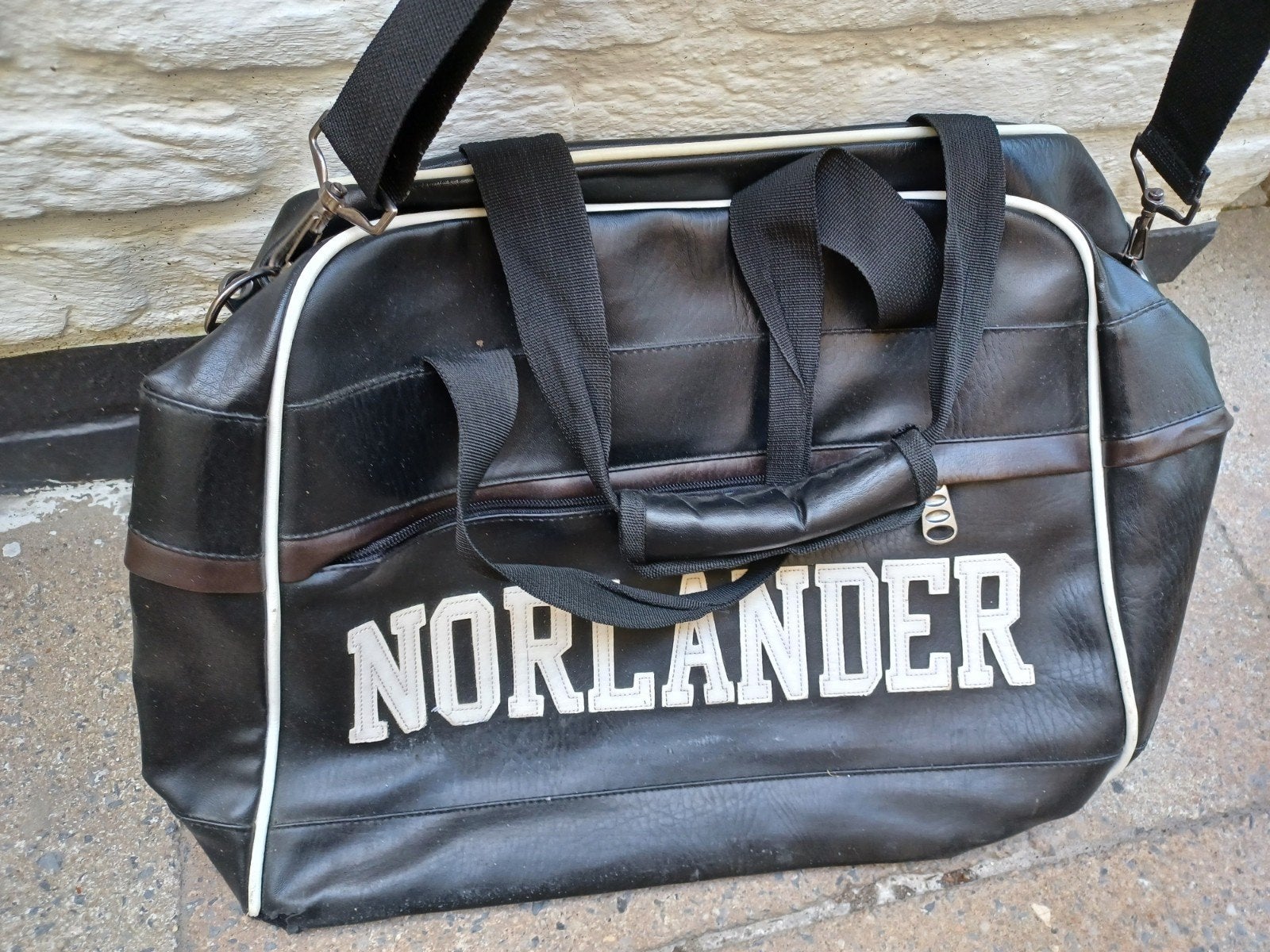 Norlander reistas/sporttas - Zwart met wit accent, 40 tot 60 cm, Gebruikt, 20 tot 30 cm, Zwart