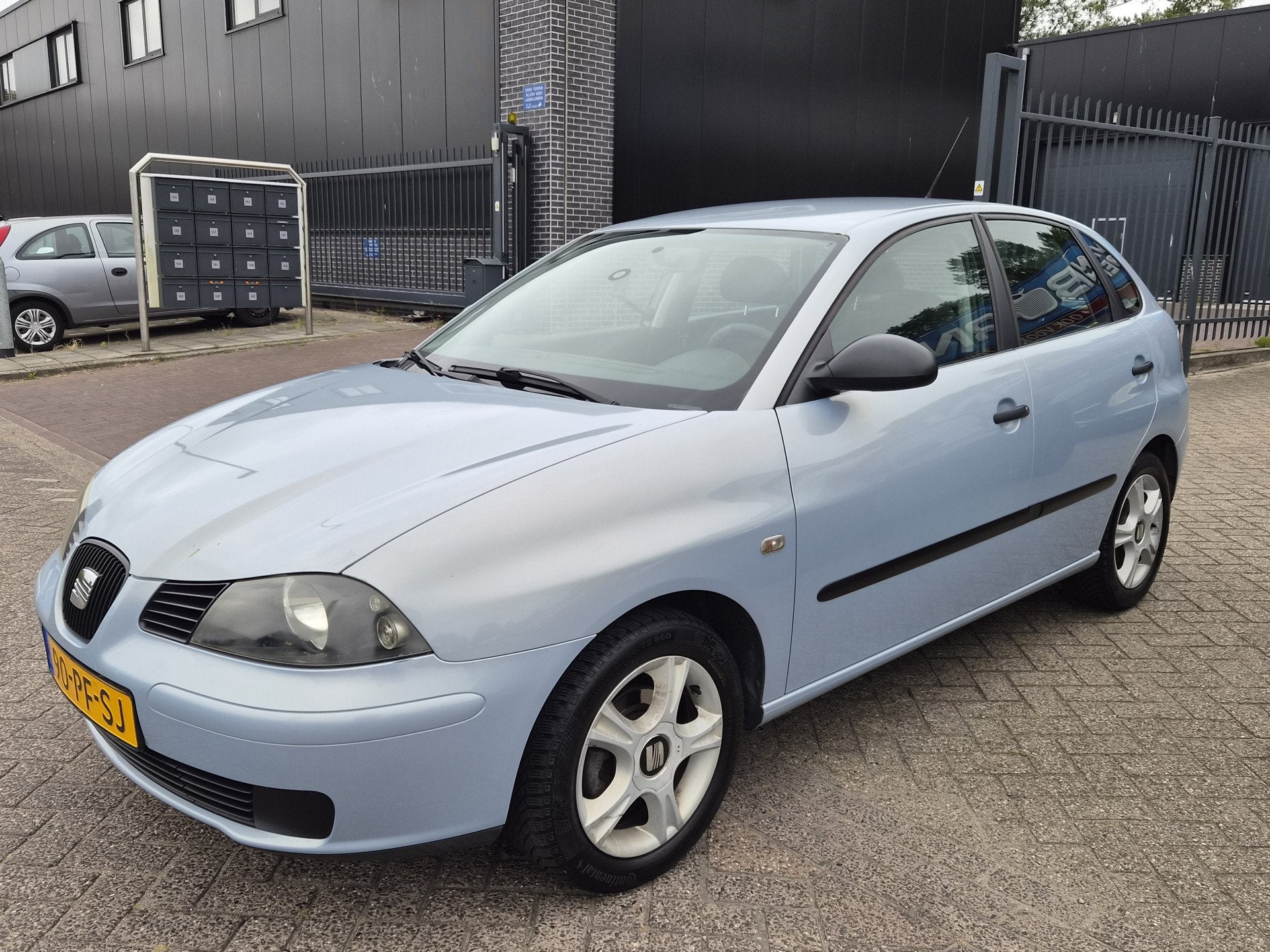 SEAT Ibiza 1.4-16V Stella Airco 15'' L.M.V Nw APK (bj 2004), Auto's, Voorwielaandrijving, Gebruikt, Blauw, Origineel Nederlands