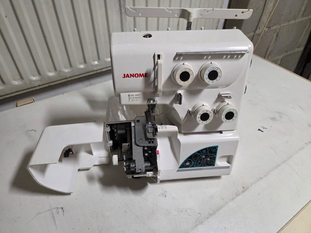 Janome lockmachine 8002d limited edition, Hobby en Vrije tijd, Naaimachines en Toebehoren, Ophalen, Lockmachine, Overige merken