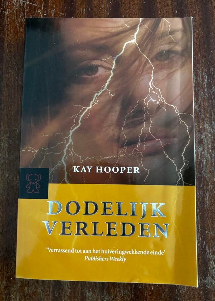 Dodelijk Verleden - Kay Hooper (Thriller), Boeken, Ophalen of Verzenden, Gelezen, Europa overig