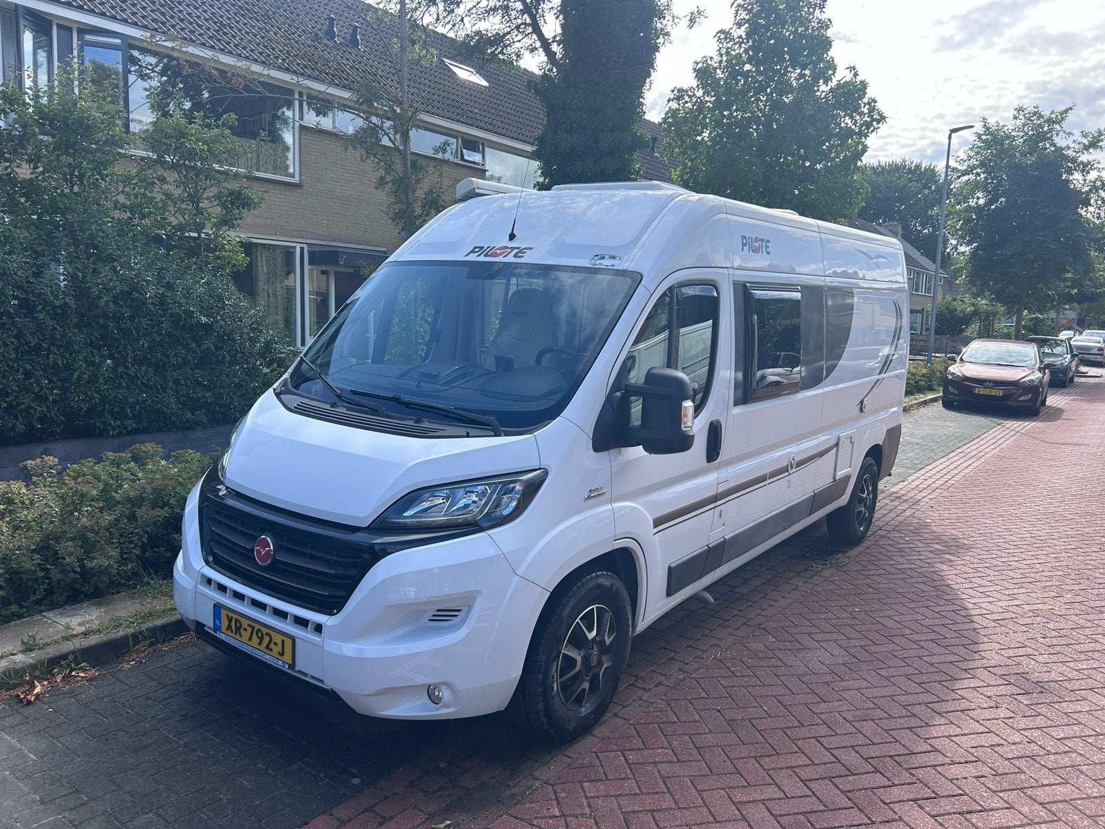 Pilote V600G Buscamper - AUTOMAAT- Compact en Compleet, Caravans en Kamperen, Campers, Automaat, Buscamper of Camperbus, Ringverwarming