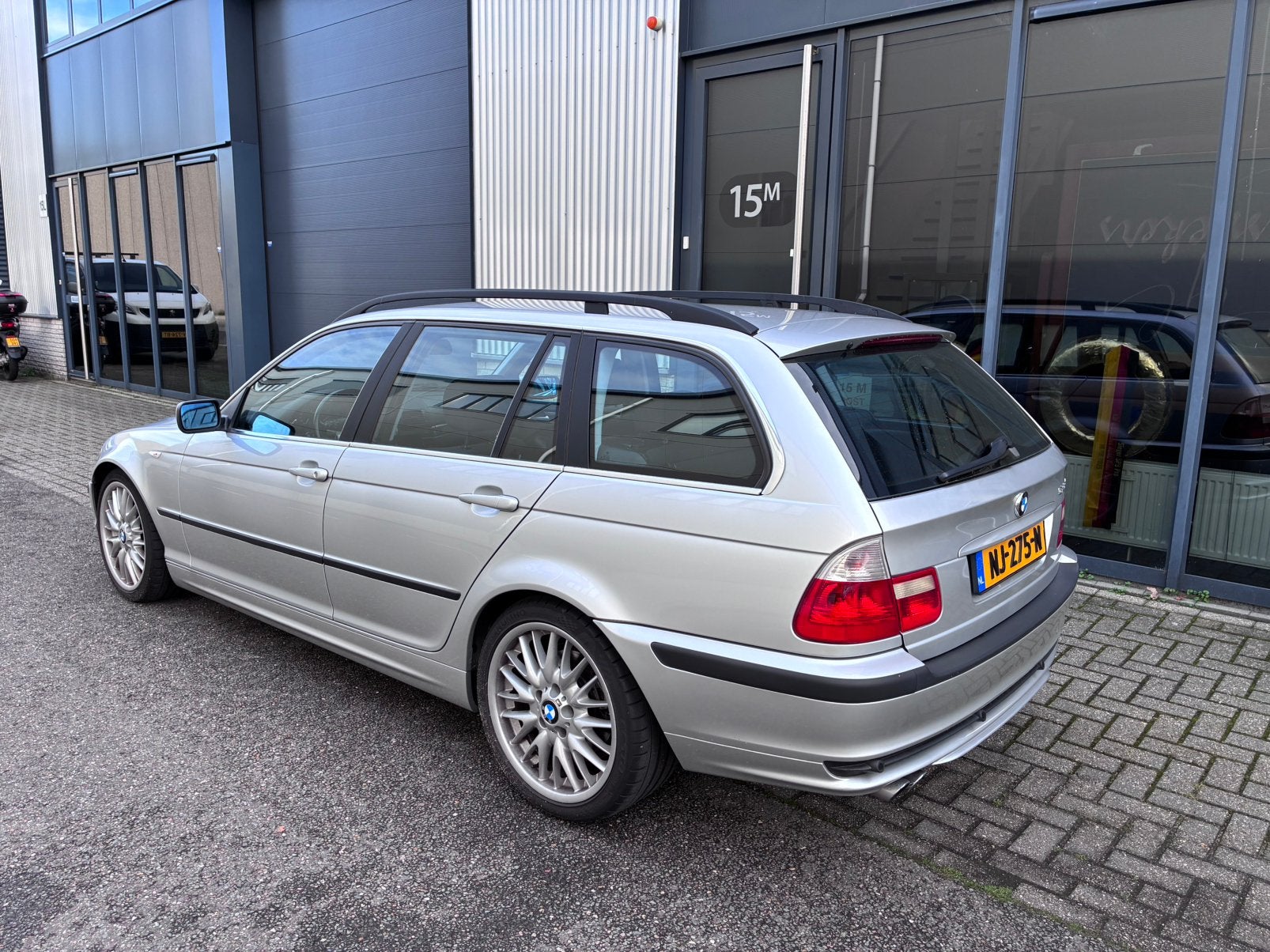BMW 325xi 2002, Auto's, Automaat, Zwart, 2495 cc, Leder