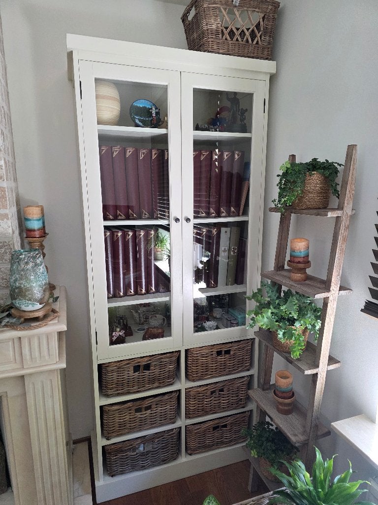 Mooie Vitrine kast creme-wit met rieten manden, Ophalen, 200 cm of meer, 50 tot 100 cm, Zo goed als nieuw