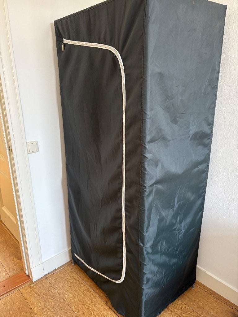 Stoffen Kleding kast, Huis en Inrichting, Kasten | Kledingkasten, Ophalen, Met plank(en), 50 tot 100 cm, Zo goed als nieuw